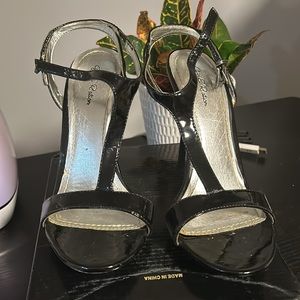 Women’s high heels, stiletto black patent leather scrappy pump